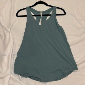 Lululemon tank size 6(m17)